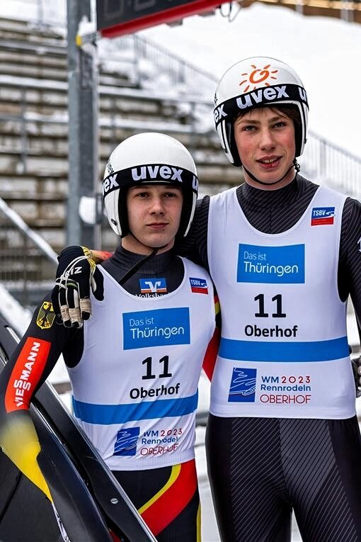 Nachwuchs-Rennrodler aus Zwickau treten bei Youth Olympic Games in Südkorea an - Gemeinsam mit dem Altenberger Silas Sartor (rechts) bildet Liron Raimer vom ESV Lok Zwickau ein erfolgreiches Duo im Eiskanal. Die beiden Rennrodler sind jetzt bei den Olympischen Jugendspielen dabei.