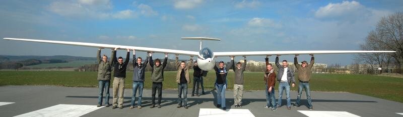 Nachwuchsflieger stemmen Flugzeugkauf - 
              <p class="artikelinhalt">Die Jugendgruppe des Fliegerklubs Auerbach - eine starke Truppe. Gemeinsam haben sie den Kauf des Leistungssegelflugzeuges DG 100 gestemmt.</p>
            
