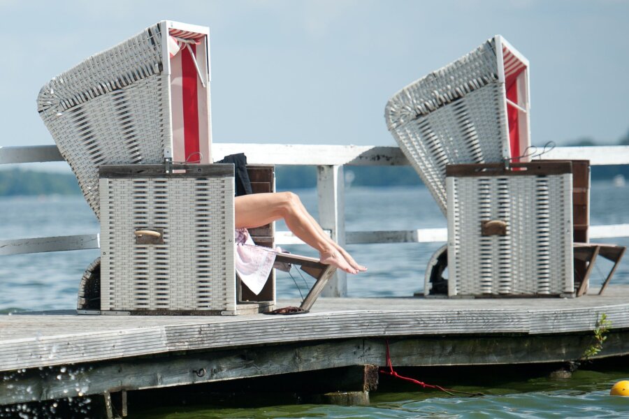 Nacktbaden: Sonnenschutz für Intimbereich nicht vergessen - Nackt die Sonne genießen? Gute Idee! Dann aber bitte auch an den Sonnenschutz für den Intimbereich denken.