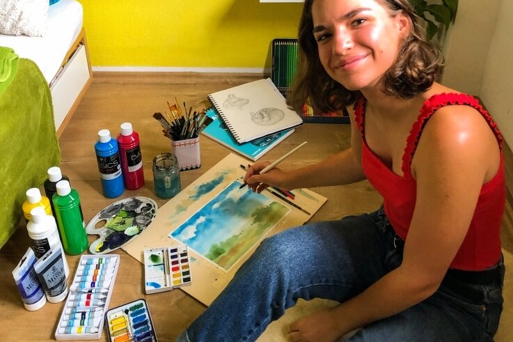 Nächstes Projekt: ein Fallschirmsprung - Luna Wolf malt in ihrer Freizeit. Außerdem kocht die 18-Jährige gern. Demnächst will sie einen Fallschirmsprung wagen. 