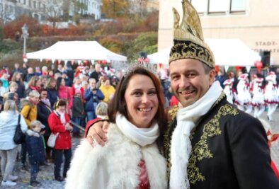Närrisches Volk zeigt dem Virus zum Saisonauftakt die rote Mütze - Sven und Susan Schleicher dürfen als Sven II. und Susi I. zum zweiten Mal in Folge als Prinzenpaar ran. Die letzte Saison war praktisch ausgefallen.