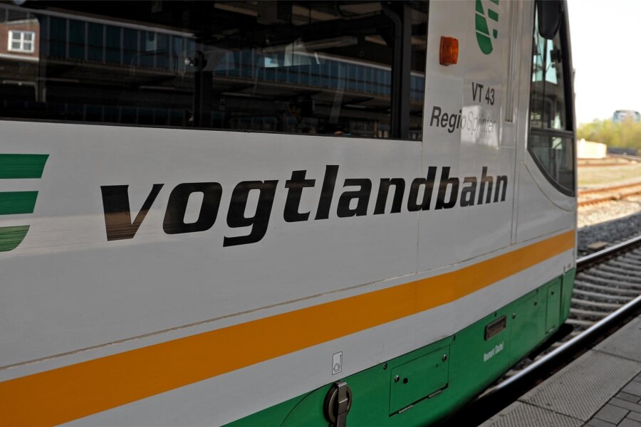 Nahverkehr an den Feiertagen: Das gilt im Vogtland - Die Vogtlandbahn fährt an den Weihnachtsfeiertagen und zu Neujahr nicht nach Karlsbad.
