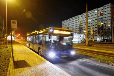 Nahverkehr in Chemnitz: CVAG fährt abends bald nur noch alle 30 Minuten - Ab 4. Oktober sind Busse und Bahnen in Chemnitz in den Abendstunden deutlich seltener unterwegs als üblich. 