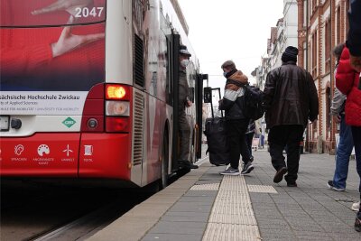 Nahverkehr Zwickau: Mit nur einem Umsteigen aus allen Stadtteilen zum Hauptbahnhof und Neumarkt fahren - Busfahren soll komfortabler werden. Ein neues Liniennetz soll alle Stadtteile anbinden. Die Abfahrtzeiten werden besser aufeinander abgestimmt.