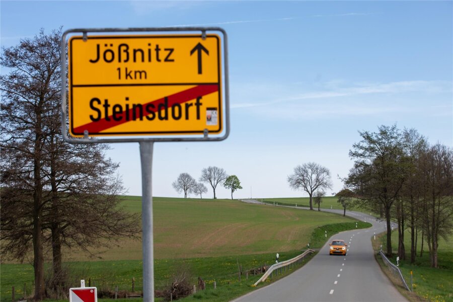 Nasser Mai und Juni sorgt für Verzögerung beim Radwegbau zwischen Jößnitz und Steinsdorf - Trotz leichter Verzögerungen durch den nassen Frühling soll der Radweg Jößnitz-Steinsdorf im Herbst fertig werden.
