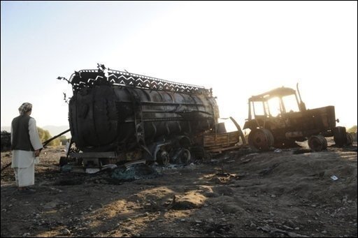 NATO gibt zivile Todesopfer bei Luftangriff zu - Die NATO hat eingestanden, dass bei dem Luftangriff am Freitag im Norden Afghanistans Zivilisten verletzt und getötet wurden. In einer in Kabul veröffentlichten Erklärung der NATO-Truppe ISAF heißt es, erste Untersuchungen ließen die ISAF davon ausgehen, "dass Aufständische, aber auch Zivilisten durch den Luftangriff getötet und verletzt wurden".