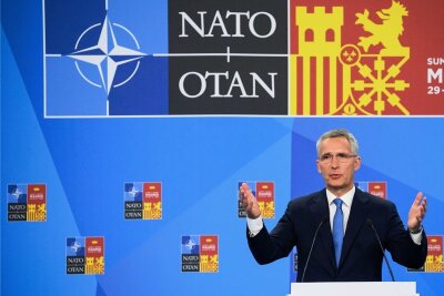 Nato rüstet sich für Bündnisfall - Nato-Generalsekretär Jens Stoltenberg stellt beim Gipfel der Staats- und Regierungschefs aller Mitgliedsstaaten das neue Konzept des Verteidigungsbündnisses vor. 