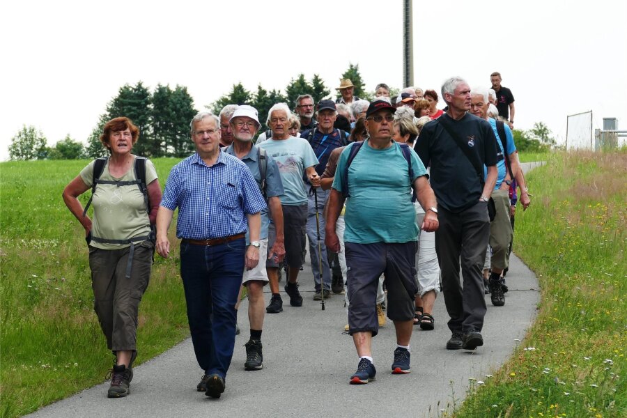 Natur und Wetter im Erzgebirge begeistern Teilnehmer der 72. Erlebniswanderung - 41 Wanderfreunde haben sich am Samstagvormittag in Lauta auf den Weg gemacht.