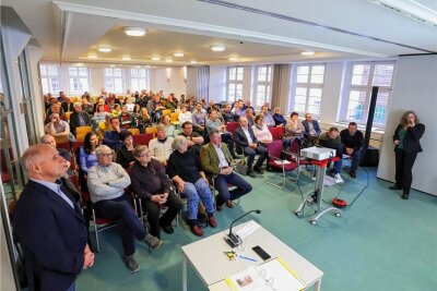 Naturbad Lichtenstein: Noch ist das Fördergeld nicht weg - Bei der Einwohnerversammlung im März war das Interesse am Naturbad-Projekt groß. 