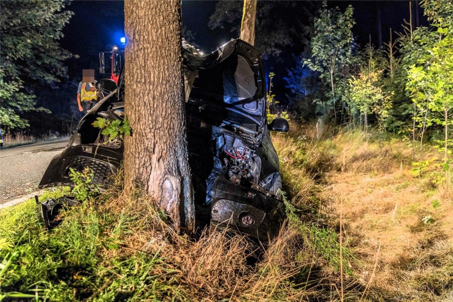 Naundorf: Tödlicher Unfall auf Straße von Grillenburg - Ein tödlicher Verkehrsunfall hat sich am Sonntagabend auf der Straße von Grillenburg nach Freiberg ereignet.