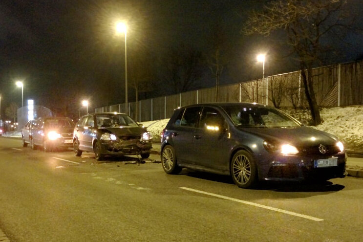 Neefestraße: Zwei Unfälle innerhalb von 20 Minuten - 