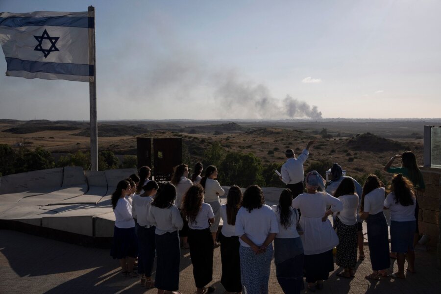 Netanjahu: "Der Krieg wütet weiter" - Rauch über dem Gazastreifen: Die israelische Armee weitet ihre Angriffe auf Gebiete aus, in denen das Militär schon zuvor im Einsatz war.