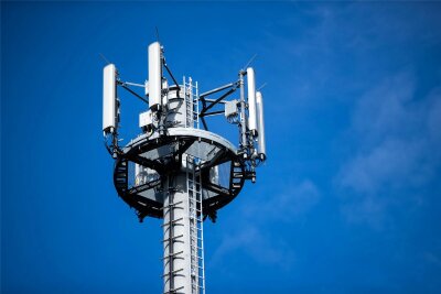 Netzbetreiber Vodafone nimmt weiteren LTE-Funkmast im Erzgebirge in Betrieb - Solche Antennen auf den Mobilfunkmasten senden Funksignale an die Handys.