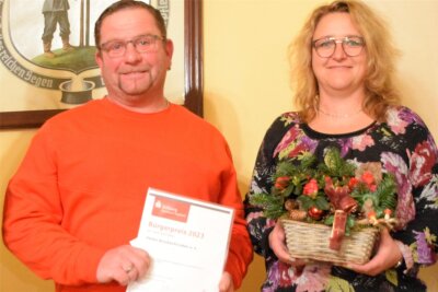 Netzschkauer Bürgerpreis im Doppelpack vergeben - Jan und Sybille Mißler nahmen den Preis für den Verein Brockauer Leben entgegen.