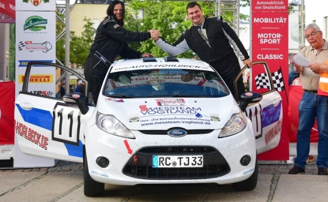 Netzschkauer rocken Heimstrecke - Das Ehepaar Jan und Ivonne Horlbeck erreichte mit seinem Ford Fiesta den 2. Platz bei der AvD-Sachsen-Rallye.