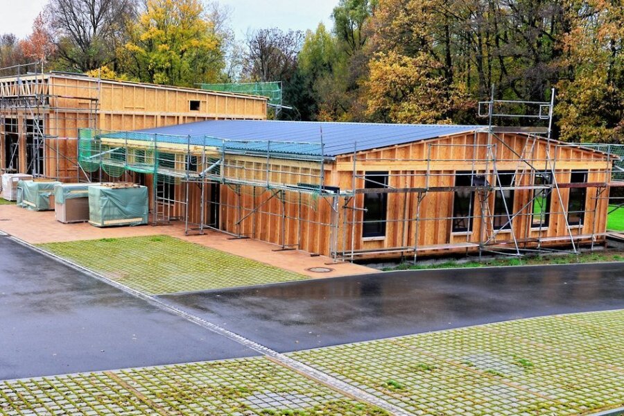 Neubau für die Feuerwehr in Cunnersdorf wird winterfest gemacht - Vor einem Jahr war bereits Baubeginn: Das Feuerwehrgerätehaus in Cunnersdorf steht bislang nur im Rohbau. Foto: Falk Bernhardt
