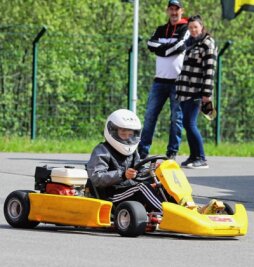 Neue Asphaltflitzer gesucht - Seine Premiere feierte am Samstag der 13-jährige Moritz Böhme aus Schönbrunn, der sich erstmals im Kartfahren probierte. 
