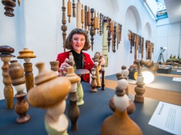 Neue Ausstellung führt Handwerk und Design zusammen - Studentin Mira Müller zeigt innerhalb der Ausstellung im Schmeil-Haus ihre Arbeit "Die Knaufmenschen". 