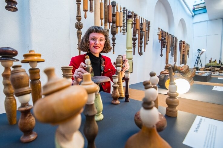 Neue Ausstellung führt Handwerk und Design zusammen - Studentin Mira Müller zeigt innerhalb der Ausstellung im Schmeil-Haus ihre Arbeit "Die Knaufmenschen". 