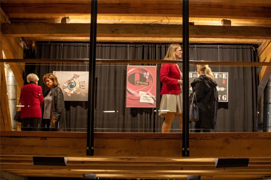 Neue Ausstellung im Plauener Malzhaus: Wie Plakate das Leben in der DDR widerspiegeln - Die Ausstellung „Plakat Kunst Ost“ präsentiert einen Querschnitt des Werbemediums Plakat in der DDR.