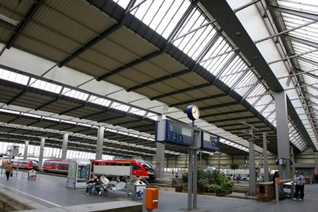 Neue Bahnen werden auf dem Chemnitzer Hauptbahnhof präsentiert - 