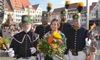 Neue Bergstadtkönigin: Karla Mantau feierlich gekrönt - 