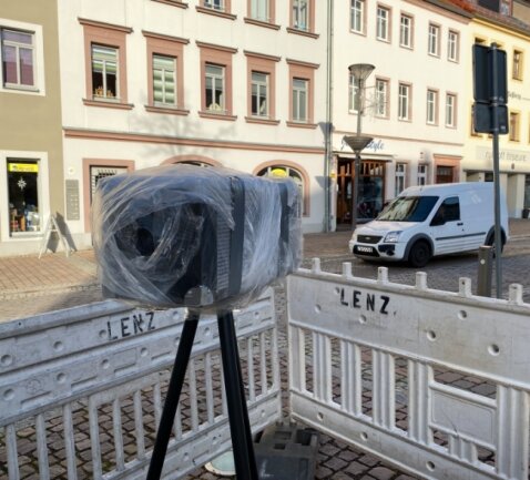 Spekulationen um eine neue Kamera am Frankenberger Markt. Passanten vermuten, dass es sich um einen Blitzer handelt. 
