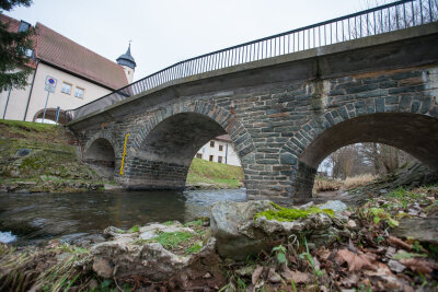 Neue Brücke am Wasserschloß Klaffenbach - 