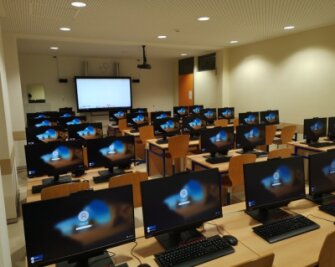 Neue Computer an Hainichens Schulen - An der Eduard-Feldner-Grundschule Hainichen wurde ein neues Computerkabinett mit 29 All-in-One PC eingerichtet. 