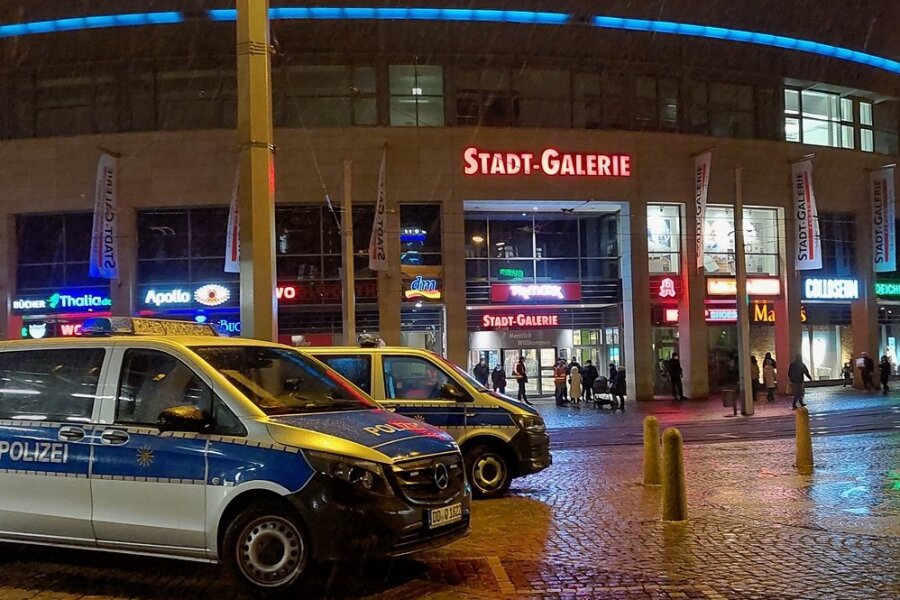 Neue Details zu Bombendrohung in Plauen - Die Stadt-Galerie wurde nach der Bombendrohung am Montag geräumt.