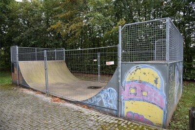 Neue Freizeitanlage für Oelsnitz: Nun Rodelhügel-Gelände im Blick - Der Transport der Halfpipe aus Planschwitz nach Oelsnitz scheitert laut Stadt an den Kosten.