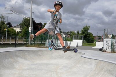 Neue Freizeitanlage in Meerane verspricht besonderen Adrenalin-Kick - Der elfjährige Karl war der erste Nutzer im neuen Skate-Bowl. 