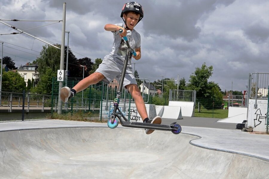 Der elfjährige Karl war der erste Nutzer im neuen Skate-Bowl. 