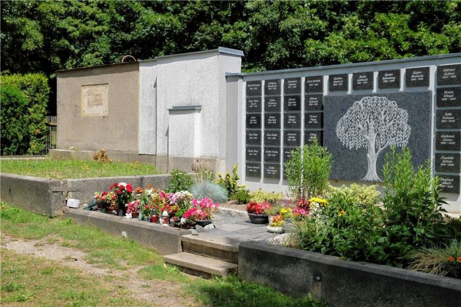 Neue Grabanlage für 72 Urnenplätze geplant - Links von den bisherigen Gemeinschaftsgrabanlagen soll auf dem Friedhof Oberreichenbach eine neue entstehen.