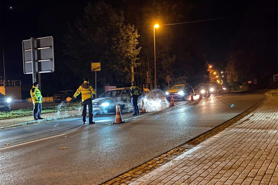 Neue Grenzkontrollen in Klingenthal: So lief es am Mittwochmorgen im Berufsverkehr - Kontrollen der Bundespolizei am Grenzübergang Graslitzer Straße in Klingenthal am Mittwochmorgen.