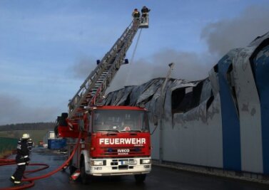 Neue Hoffnung für neue Feuerwache - 
              <p class="artikelinhalt">Alle brauchen die Feuerwehr. Nur selten wird das so deutlich, wie beim Großbrand bei der Glitzner GmbH in Schneidenbach.</p>
            