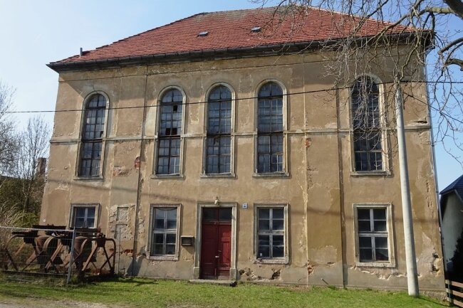 Neue Hoffnung für das alte Bethaus in Bräunsdorf - Im Gelände des Ritterguts Bräunsdorf war 1722 das Schul- und Bethaus unter der Bauherrschaft von Romanus Teller errichtet worden. Am Samstag gibt es hier einen Arbeitseinsatz. 