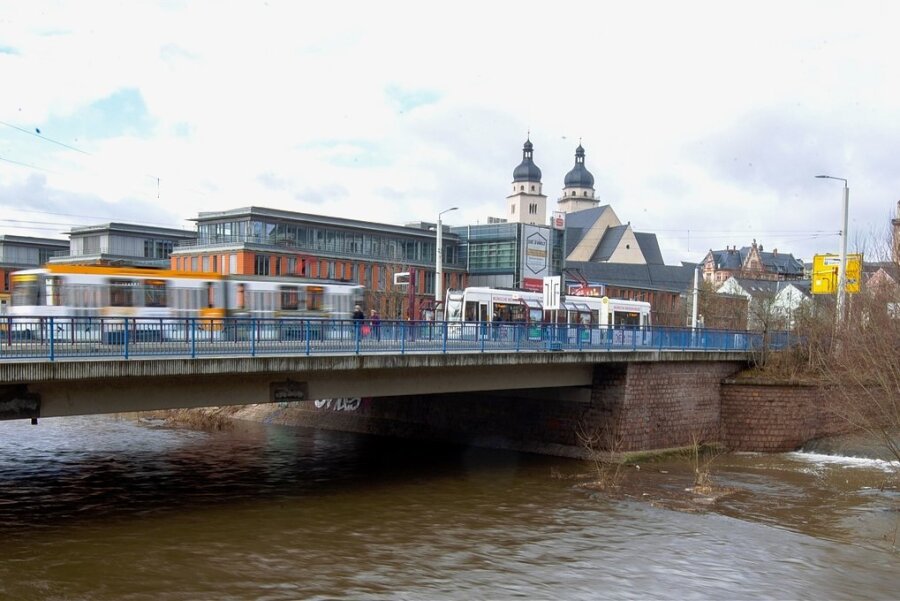 Neue Hoffnung für Sanierung der Plauener Elsterbrücke - Die Neue Elsterbrücke wurde 1973 eingeweiht. Sie ist stark sanierungsbedürftig.