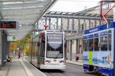 Neue Idee für Plauener Straßenbahn: Kurzfahrten mit 1-Euro-Fahrschein - Plauener Straßenbahnen am Postplatz: Kommen für Innenstadt-Fahrten 1-Euro-Tickets?