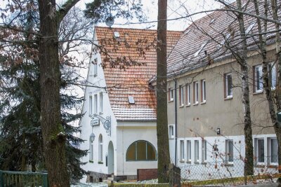 Neue Idee für Waldhaus Reusa: Ein Bürgerhaus für alle Plauener - Das 109 Jahre alte Reusaer Waldhaus hat eine wechselvolle Geschichte. Die Käufer der Immobilie sind abgesprungen und haben ihr Projekt gestoppt. Die Mietervereinschefin schlägt jetzt ein Bürgerhaus vor.