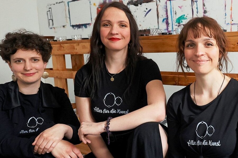 Neue Kreativwerkstatt: Drei Frauen öffnen in Plauen Atelier für Jedermann - Rebecca Schöler, Kristin Lehmann und Katrin Limmer (von links) laden ohne Zwang und Vorgaben zum Malspiel ein. Sie haben den neuen Verein "Weltraum" gegründet - eine Kreativwerkstatt für Jedermann. 
