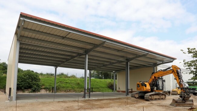 Neue Lagerhalle für effizientere Arbeit - Die Agrargenossenschaft Langenchursdorf hat in eine neue Halle für Kartoffelkisten investiert. 