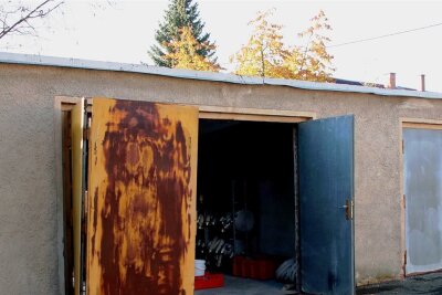 Neue Lagerräume für die Feuerwehr in Limbach entstehen - Diese alte Garage, die die Feuerwehr als Lagerraum nutzt, möchte die Gemeinde durch einen Neubau ersetzen. 