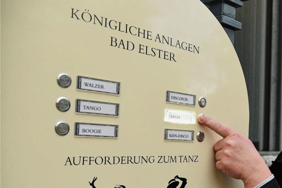 Neue Open-Air-Jukebox in Bad Elster - Eine neue Jukebox wurde jetzt am Musikpavillon in Bad Elster aufgestellt. 