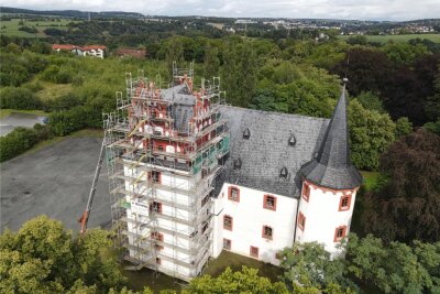 Neue Schäden entdeckt: Netzschkauer Schlosssanierung wird immer teurer - Ein Blick auf das Netzschkauer Schloss. Zurzeit stocken die Arbeiten.