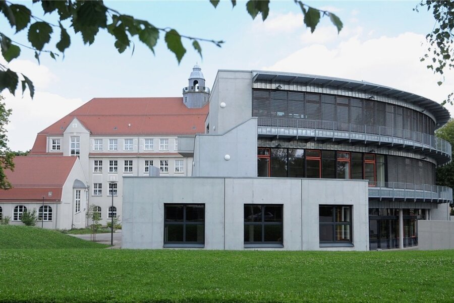 Neben dem Limbach-Oberfrohnaer Gymnasium soll eine neue Sporthalle gebaut werden. 