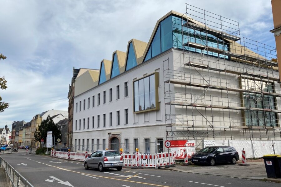 Das Gerüst am Technikumplatz in Mittweida ist gefallen. Die Fassade der neuen Stadtbibliothek ist nahezu fertig.