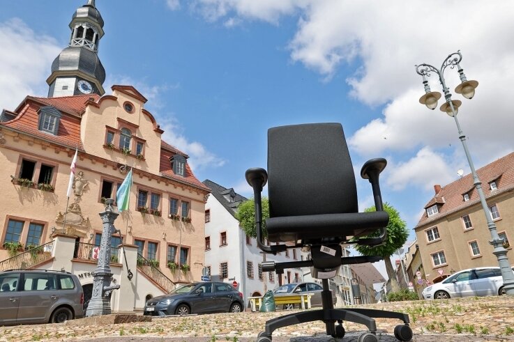Neue Stühle für Rathausleute - Neun solcher ergonomischer Bürostühle werden für die Mitarbeiter im Rathaus in Waldenburg angeschafft. 
