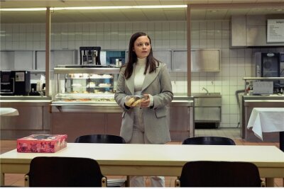 Neue Tatort-Ermittler: "Bammel hat man bei jedem Film" - Liv Moormann (Jasna Fritzi Bauer) hatte sich ihren ersten Tag in der Mordkommission anders vorgestellt, aber sie lässt sich nicht abwimmeln. Foto: Radio Bremen/Christine Schroeder