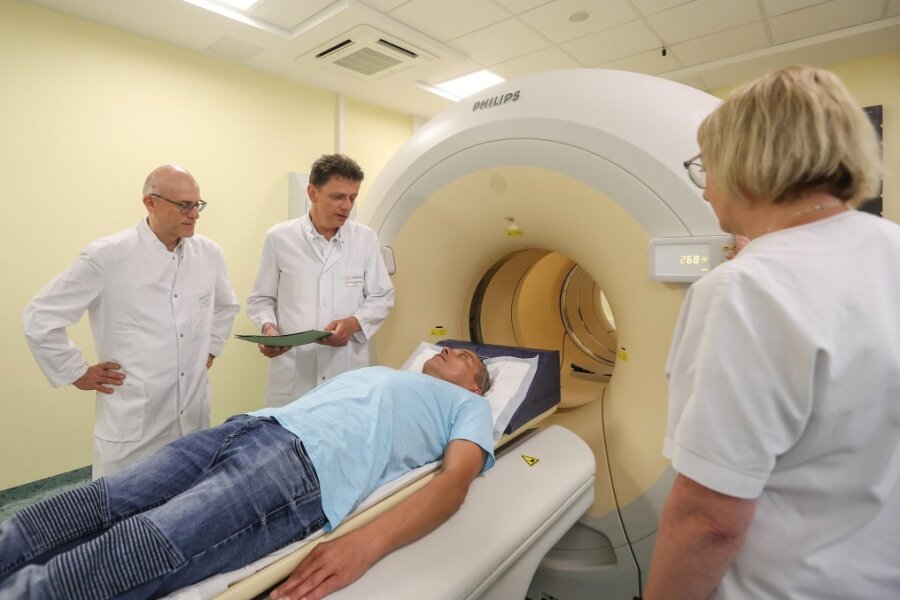 Neue Therapie bei Prostatakrebs - Kontrolluntersuchung im PET-CT des Klinikums Chemnitz. Frank Schilling hofft, dass ihm die neue Therapie hilft.